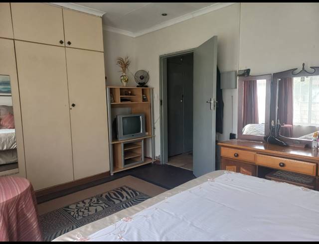3 BEDROOM FREEHOLD FOR SALE IN RENSBURG